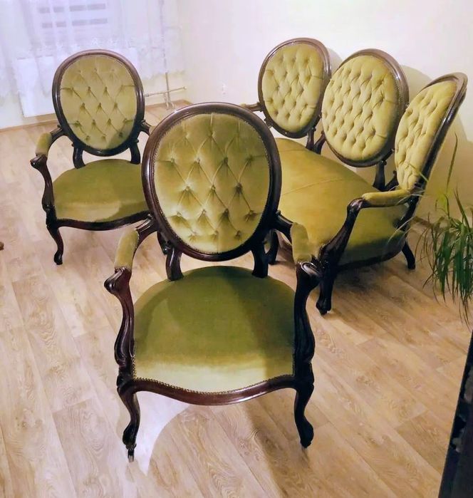 Ładny stylowy komplet Ludwikowski.