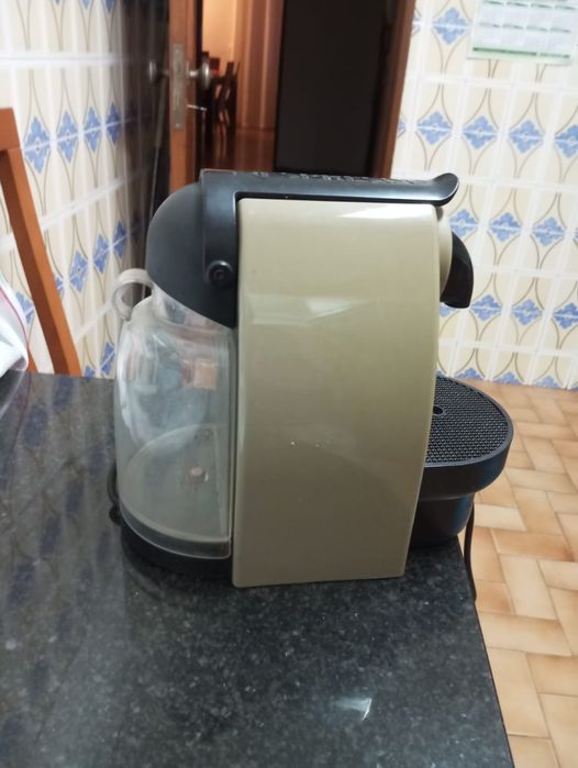 Maquina cafe nespresso avariada