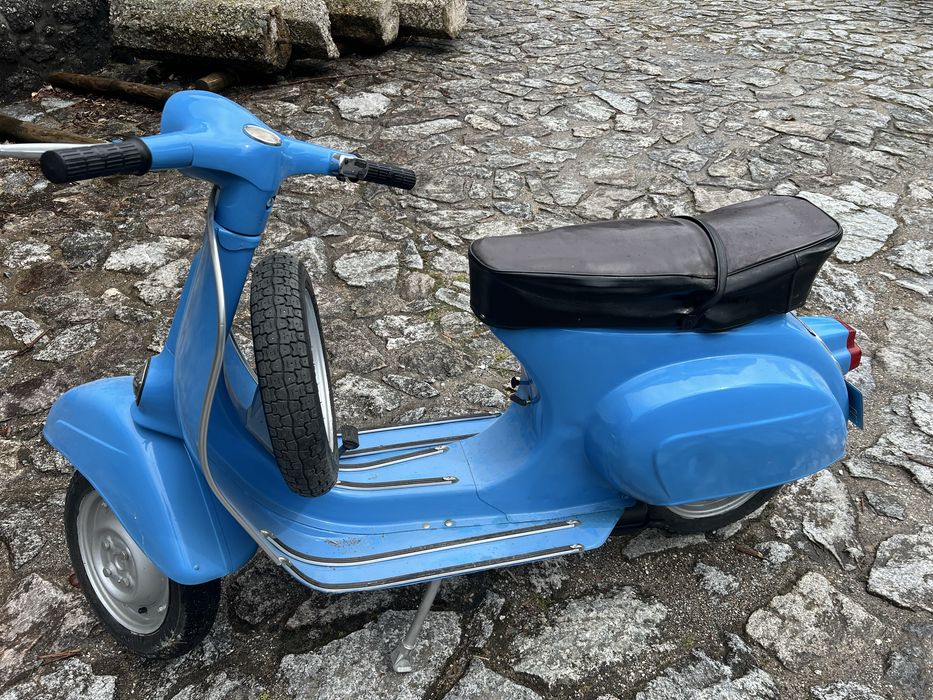 Vespa 50s bem estimada