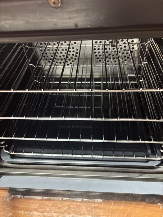 Piec konwencyjny gastronomiczny z nawilżaniem , elektryczny - Zadbany