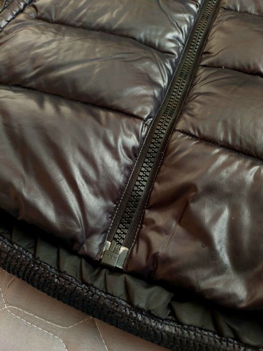 Жіноча глянцева пухова куртка