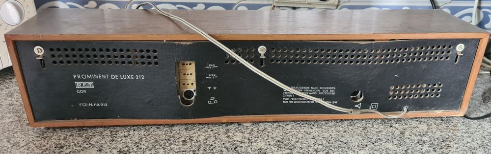rádio vintage alemão RFT “Prominent De Luxe 212