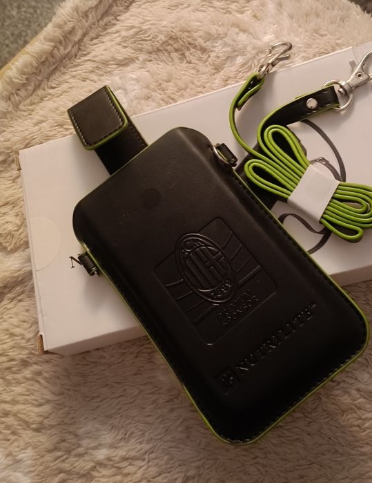 Etui pokrowiec z paskiem