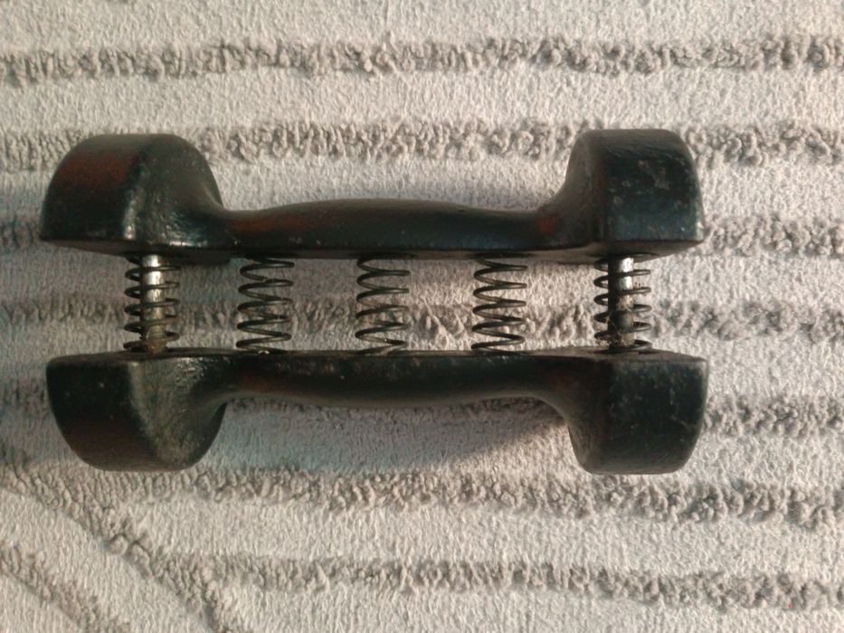 Гантеля -еспандр