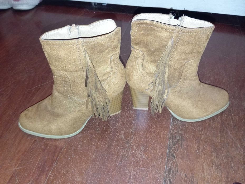 Botas  salto alto mulher