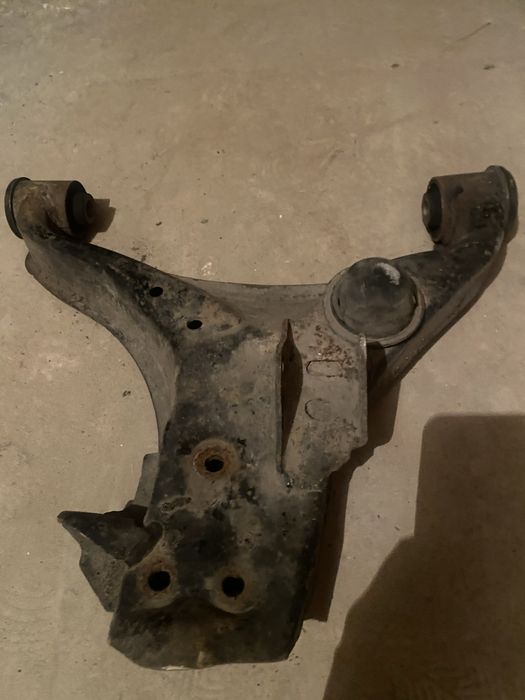 Ричаги  передні з Паджеро 4 2007 рік