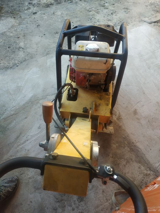 Продам віброплиту бензинову