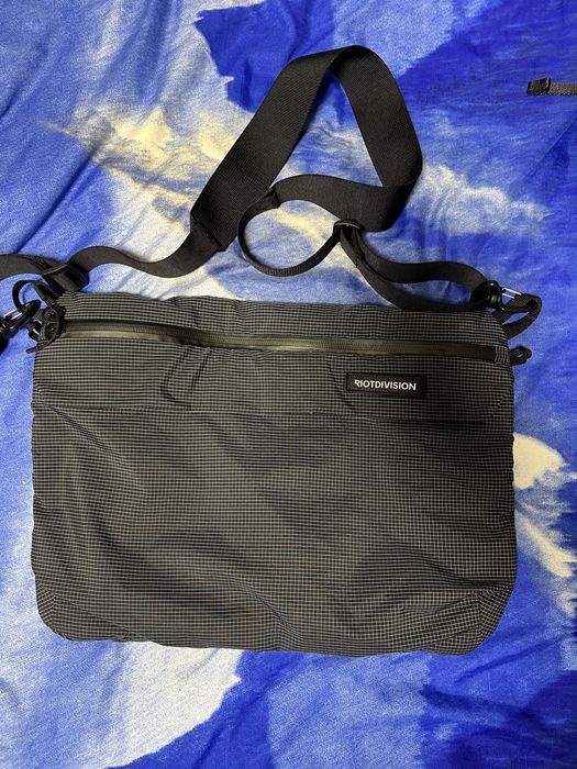 Сумки від бренду riot division