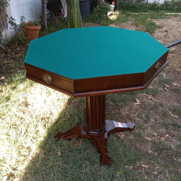 Mesa de jogo octogonal