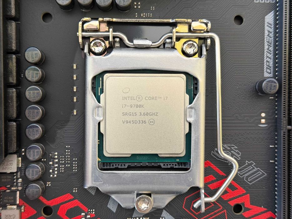 Продам комплект Intel Core i7-9700K та Asus ROG Strix Z390-H