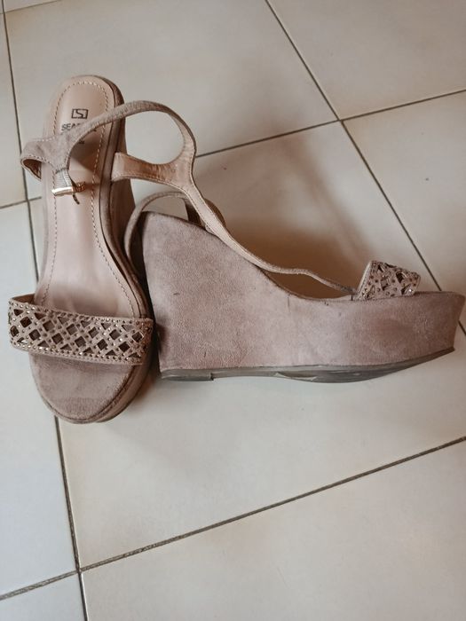 Sandália de verão bege