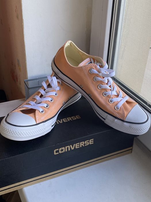 Converse НОВІ КОНВЕРСИ помаранчеві 40 розмір (25,5 см)