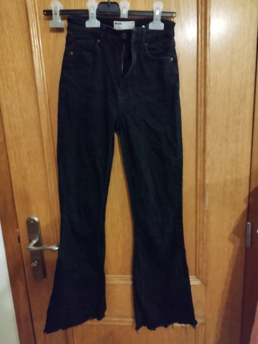 Calças de ganga pretas, tamanho 34, da Bershka