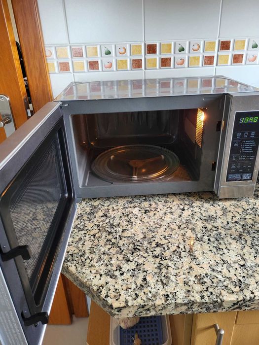 Micro-ondas LG NeoChef MH6044V 700W 20 L
