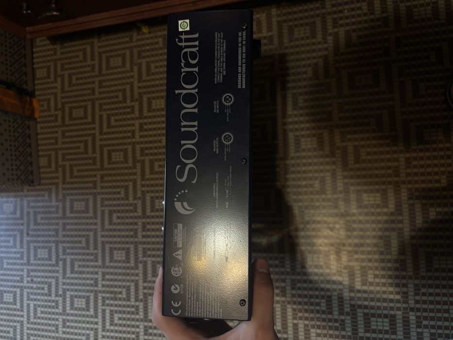 Микшер soundcraft epm6