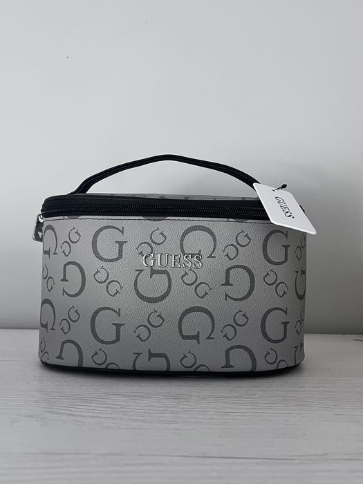 szara kosmetyczka kuferek na kosmetyki guess