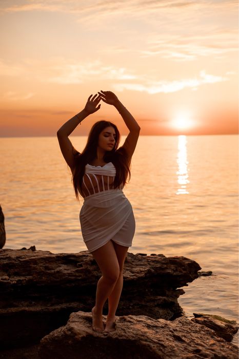 Фотосесія біля моря на світанку