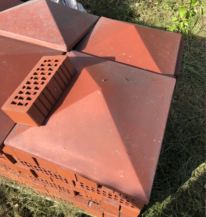 Daszki na słupki ceramiczne 44x44cm czterospadowe czerwone