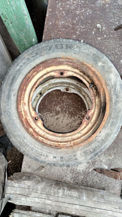 Продам резину р 16 с дискі гольф 2 таврія