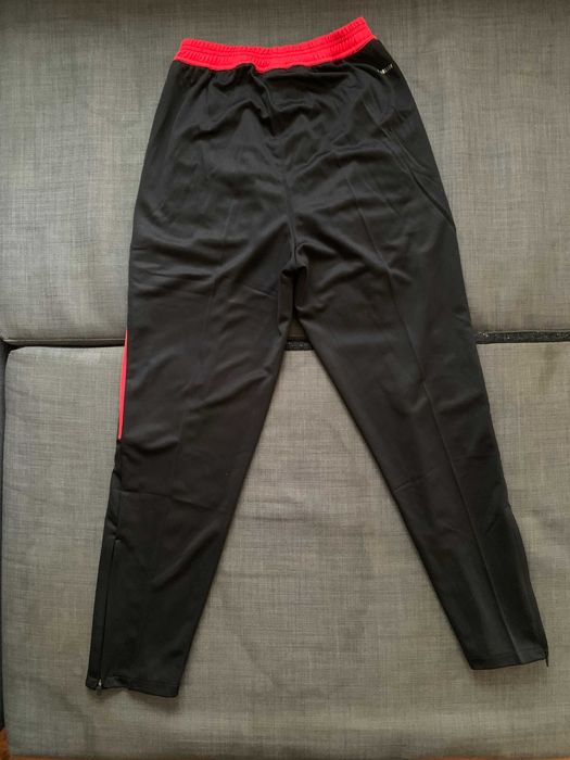 Calças de treino pretas e vermelhas do Manchester United 2021, 2022