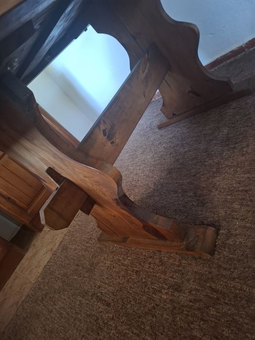 Mesa de jantar em madeira