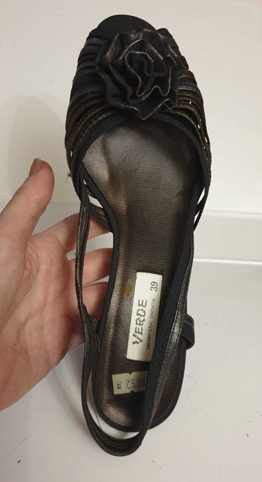 Вінтажні босоніжки з квіткою р. 38 Нові