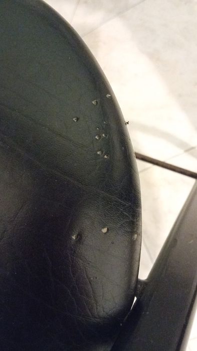 Mesa de vidro e cadeiras