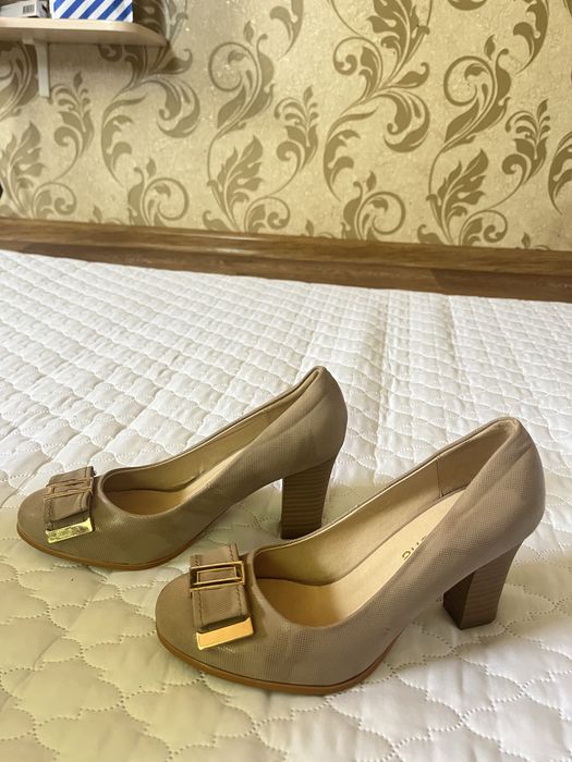 Туфлі жіночі на каблуку