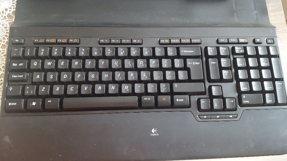 Klawiatura ze stacją dokującą - logitech-alto-for-business