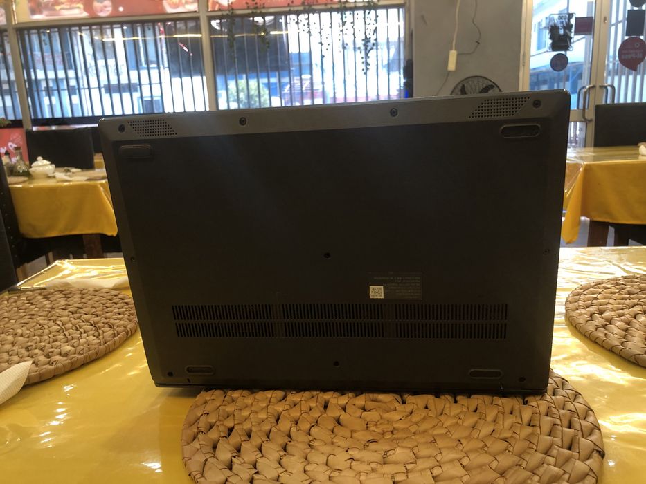 Lenovo V15-IGL Portatil