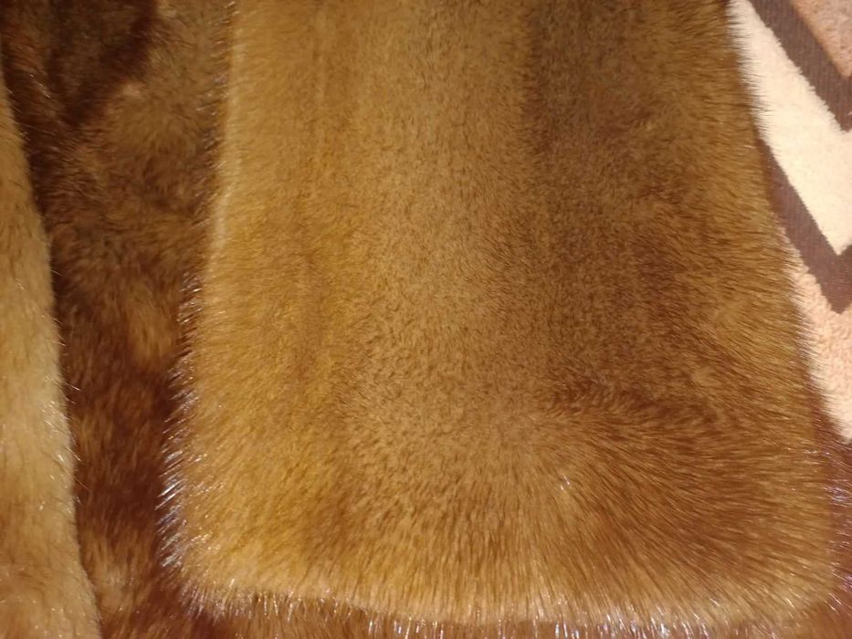 Продаю норковую шубу в отличном состоянии( в подарок норковая шапка)