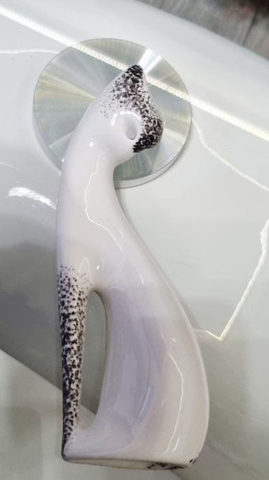 Sygnowana figurka „Siedzący kot” M. Naruszewicz Ćmielów, 1956 r.