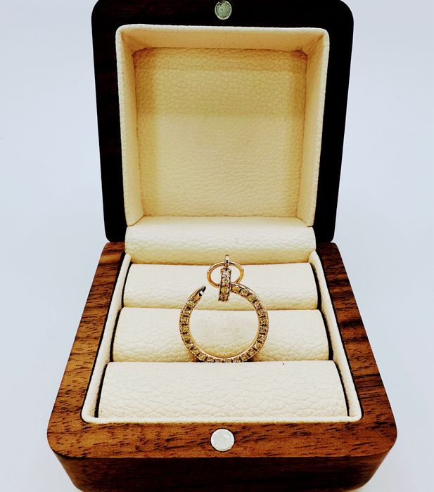 Золотой кулон гвоздь cartier 585