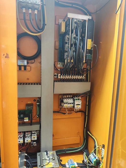 CNC VERTICAL - Centro de maquinação Leadwell 1300