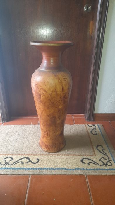 Vaso de cerâmica com 70 cm de altura