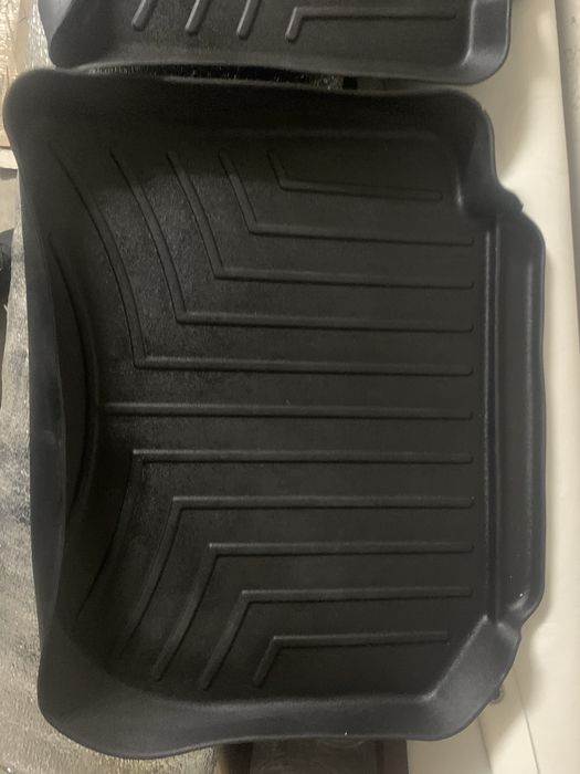 Продам комплект Орегінальних килимків   WeatherTech  Passat B7