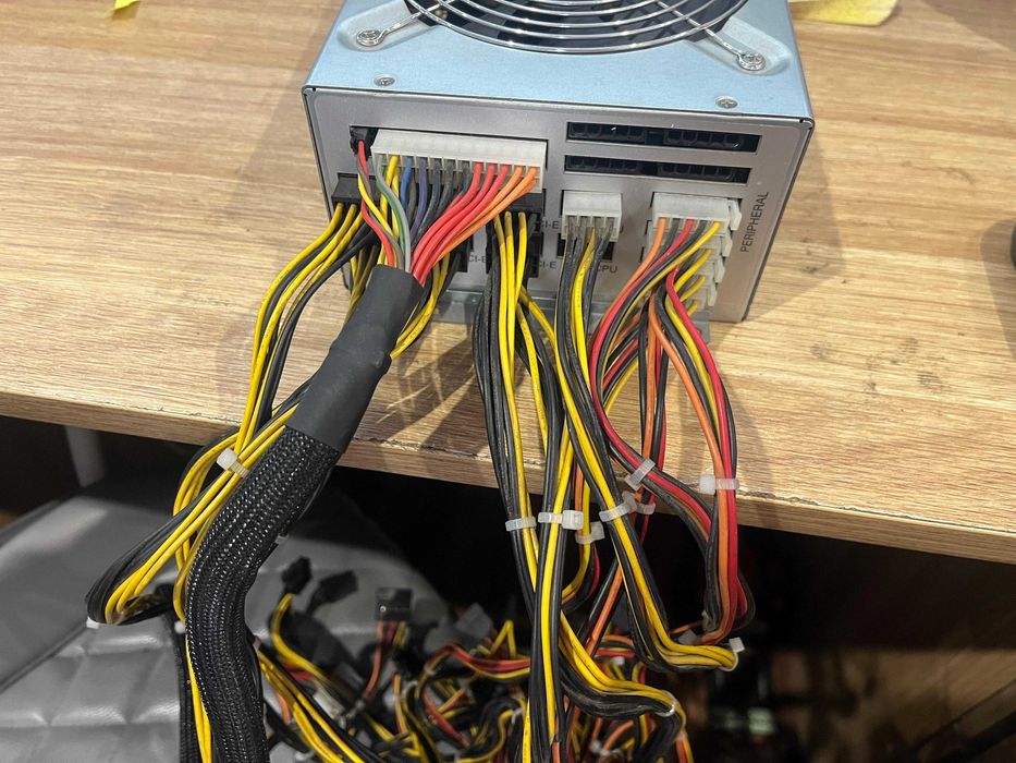 Zasilacz PC Fortron FSP – 1200W Gold Stan idealny