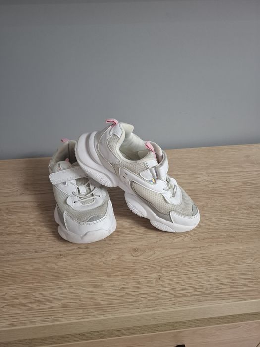 Buty białe dziewczęce