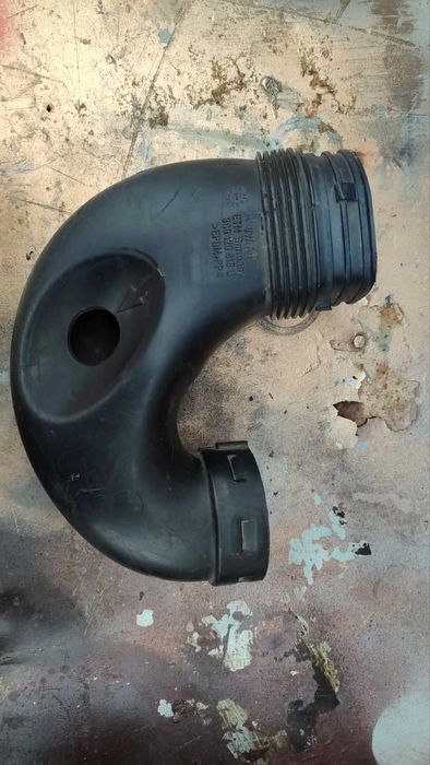 Патрубок воздушного фильтра Volkswagen Passat B6 Б/у