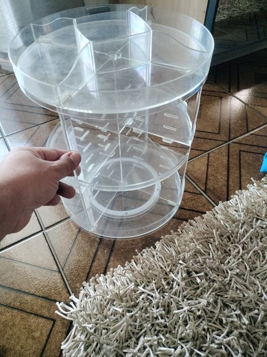 Prateleira rotativa para cosméticos