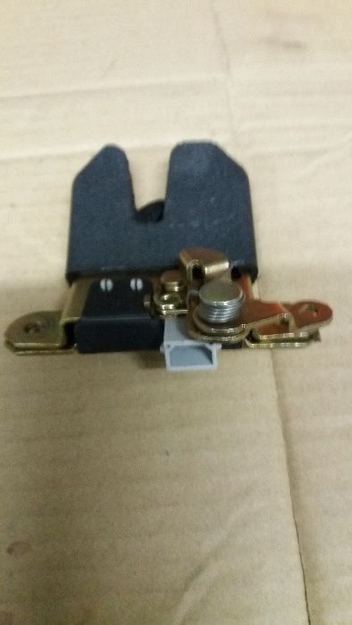 Fecho de mala vw passat de 2001a 2005