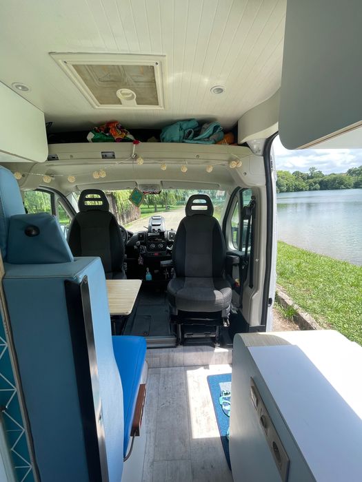 Aluga-se Campervan moderna para 4 Pessoas com electricidade autónoma