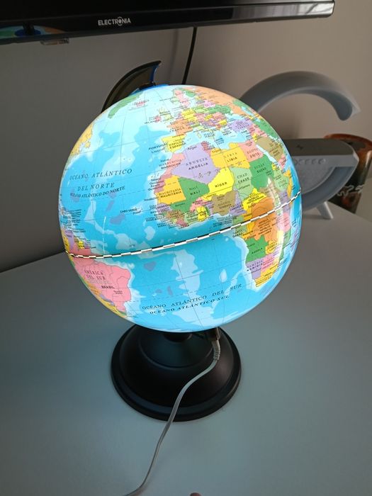 Globo terrestre com luz