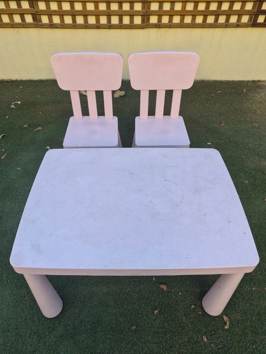 Mesa e cadeiras para criança