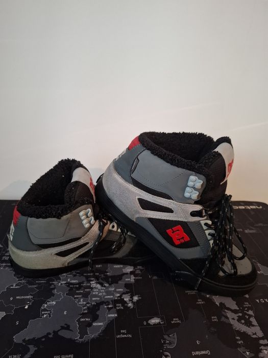 Продам зимові кросівки