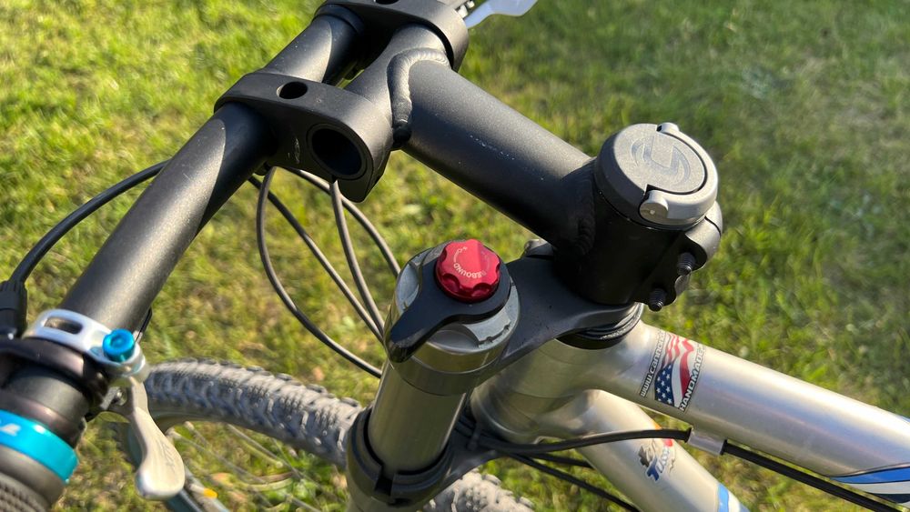 Rower na najlepszych podzespołach Cannondale lefty.