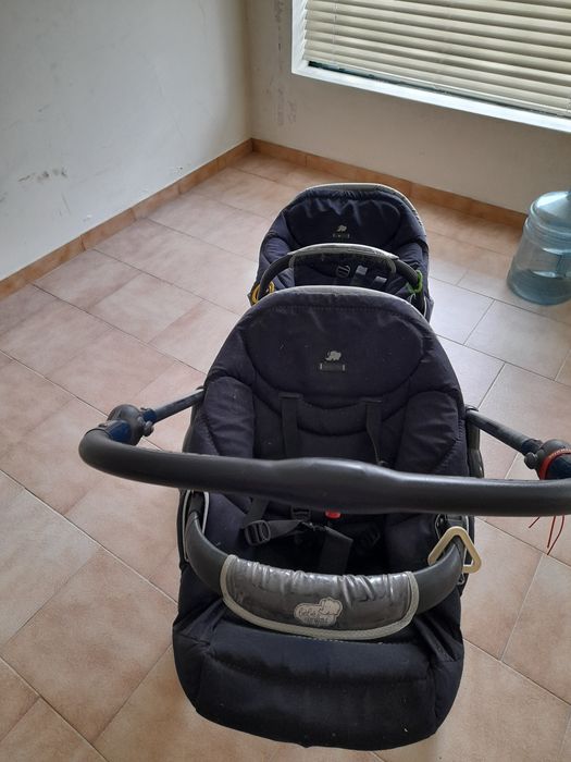 Carrinho de passeio gémeos bebécar