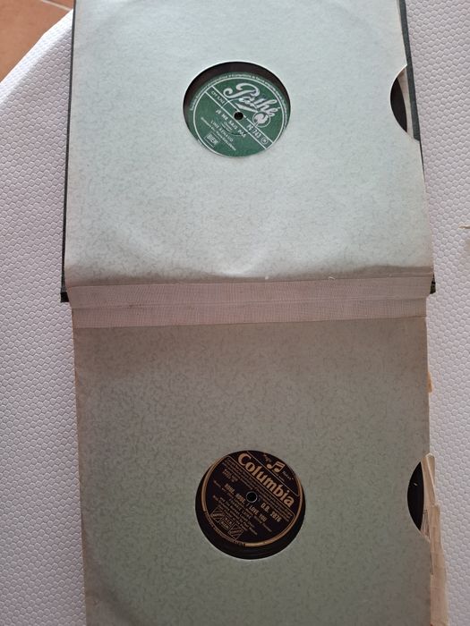Album com 12 discos 78 rpm dos anos 50