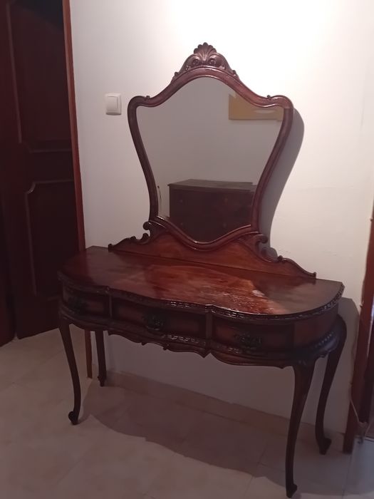 Toucador Antigo muito bem estimado