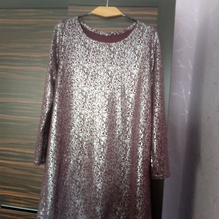 Продам.  Сукня - цукерочка.